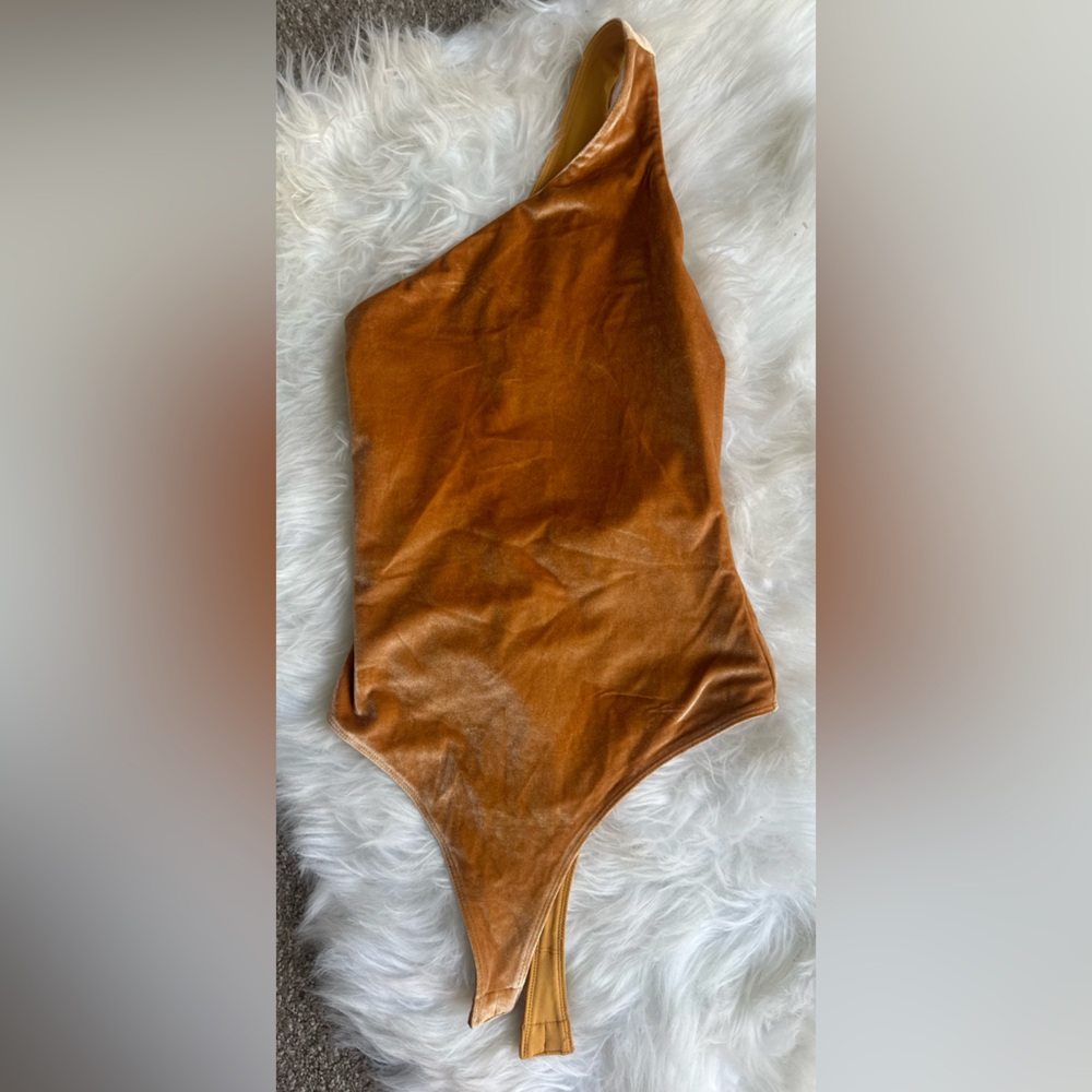 Fabletics body suite. Super comfy, yet never worn! Size XS